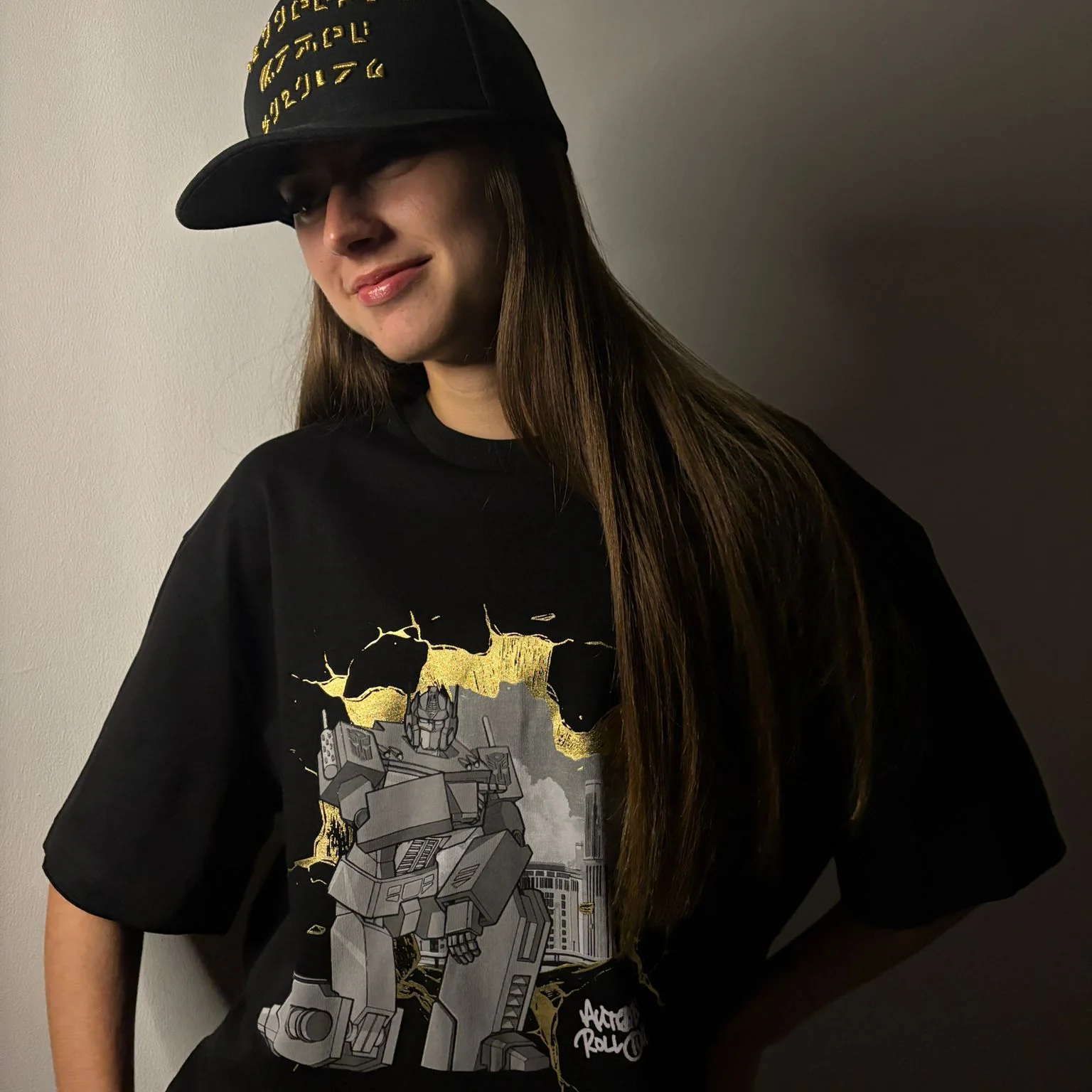Murwalls Wall Smash Oversized Graphic Black/Gold T-Shirt - Image 3