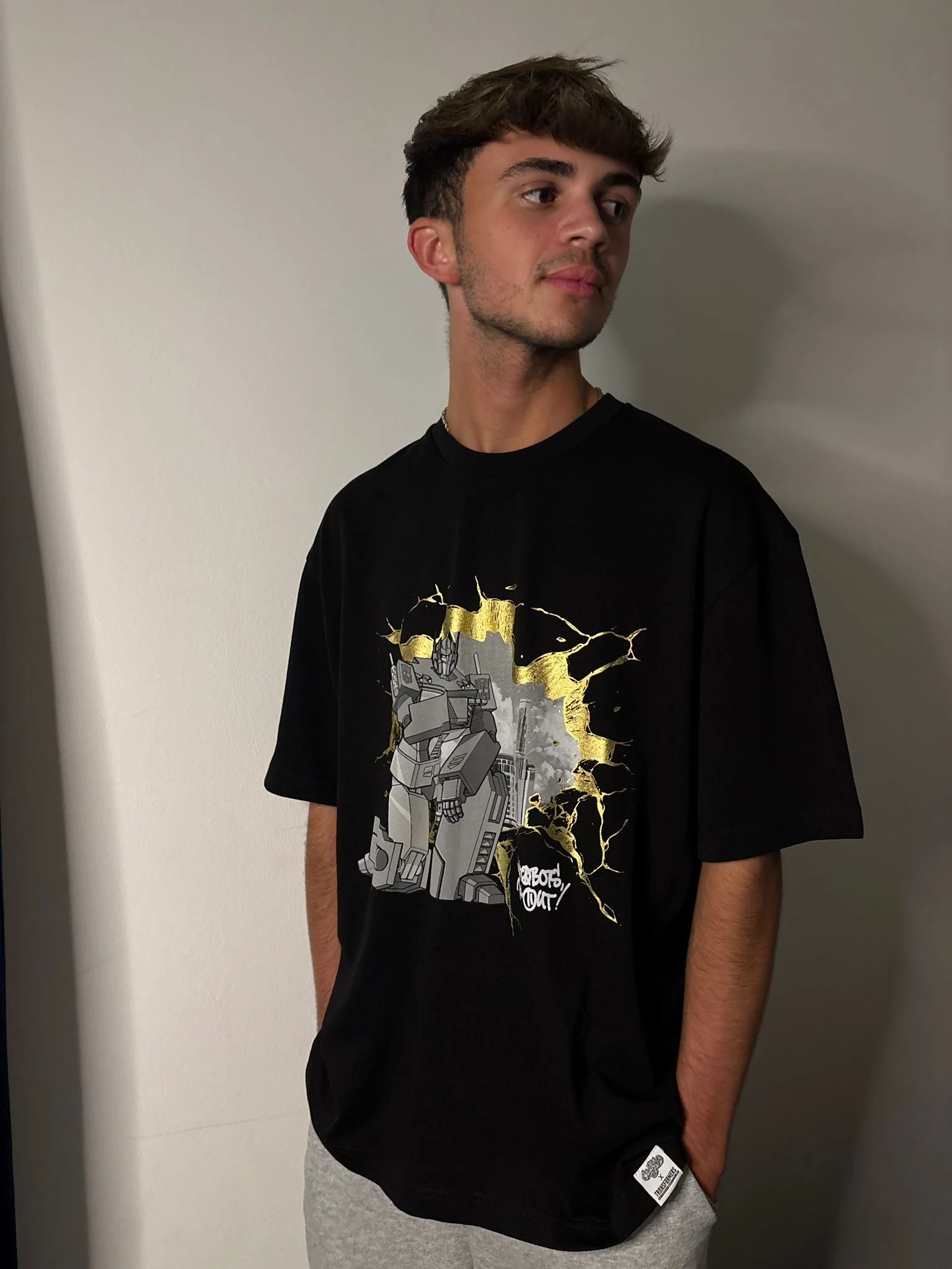 Murwalls Wall Smash Oversized Graphic Black/Gold T-Shirt - Image 4